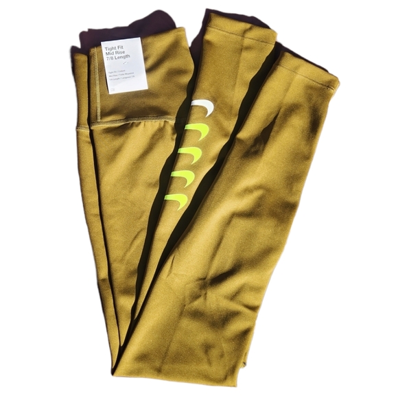 Nike Pants - NWT Nike Mid Rise 7/8 Legging